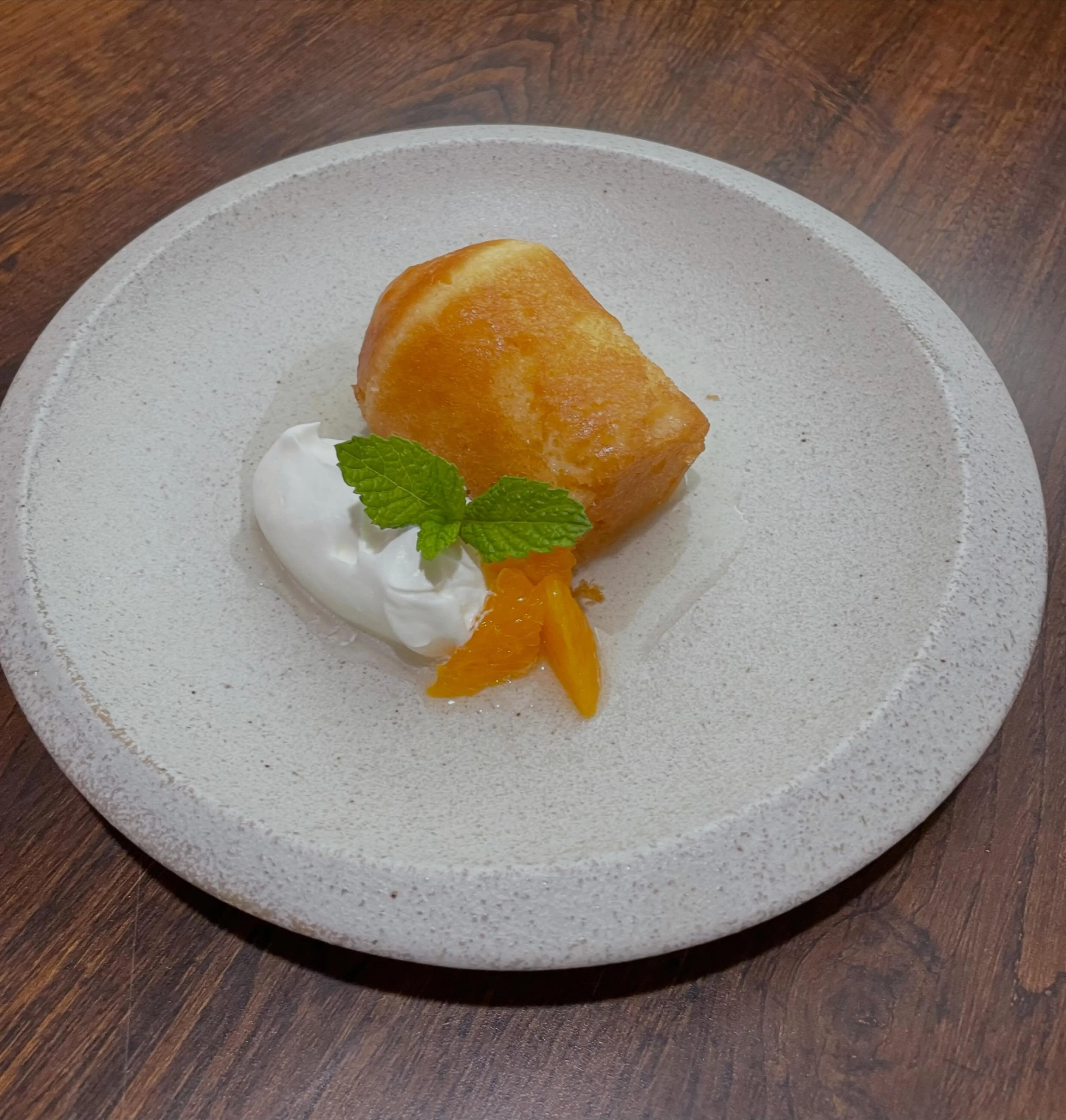 クラシックなフランス菓子の定番、「（サヴァラン）」。