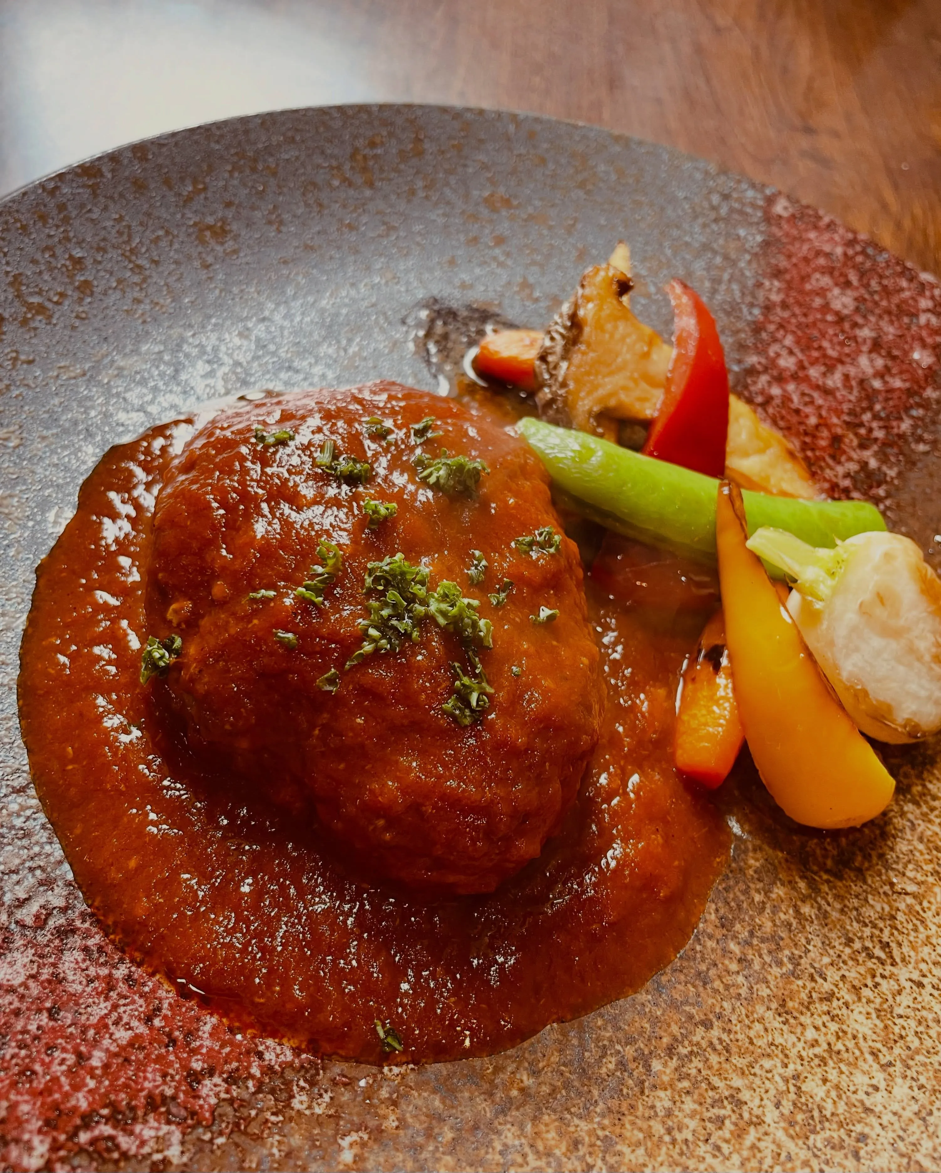 ランチ限定で煮込みハンバーグはじめました。