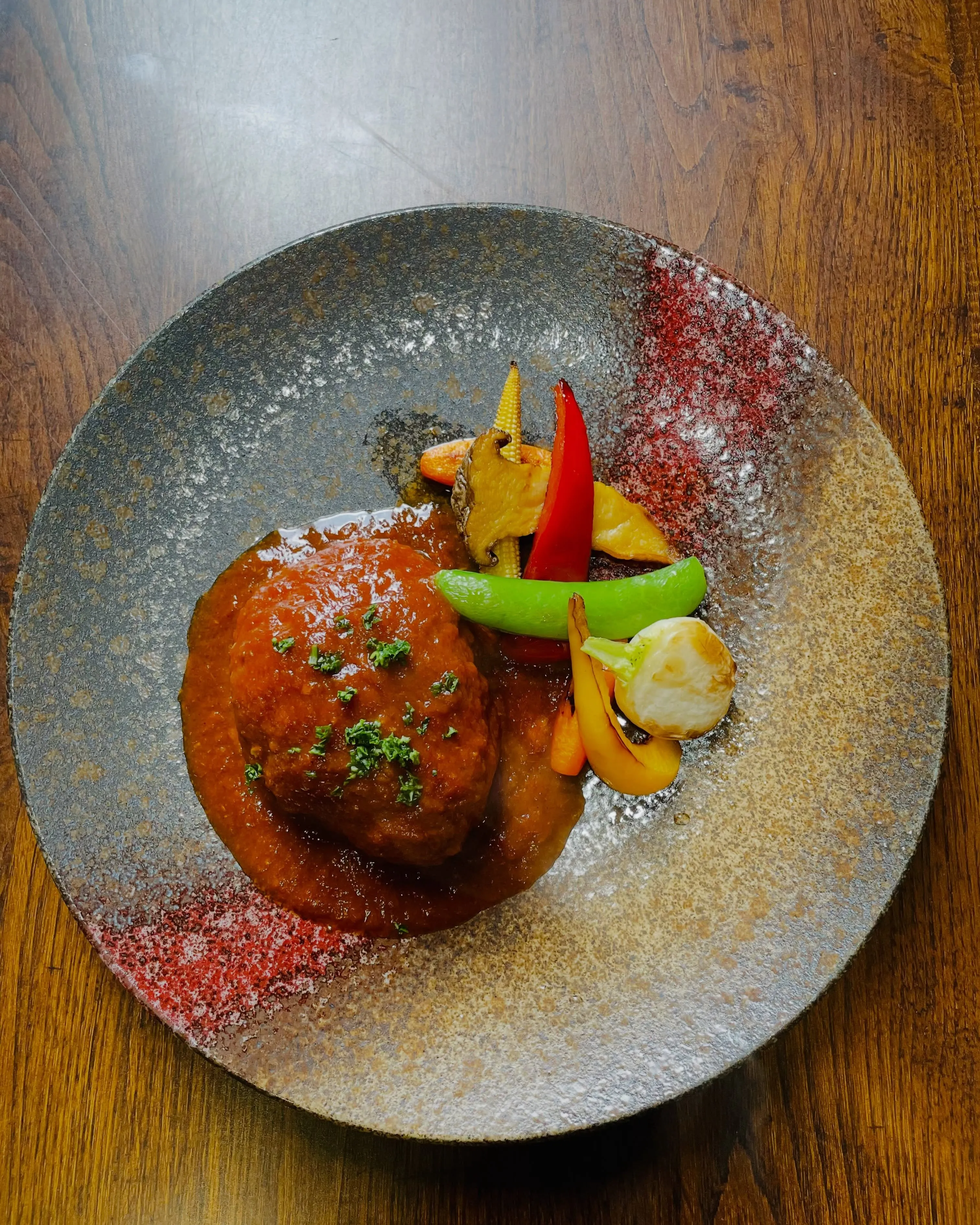 ランチ限定で煮込みハンバーグはじめました。